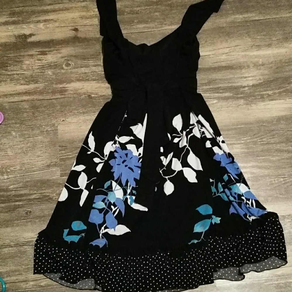 Dress - Picture 2 of 4